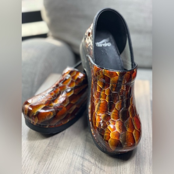 Dansko Professional Leather Clogs Shoes Women’s Size 41 Orange Brown Embossed - Picture 4 of 14